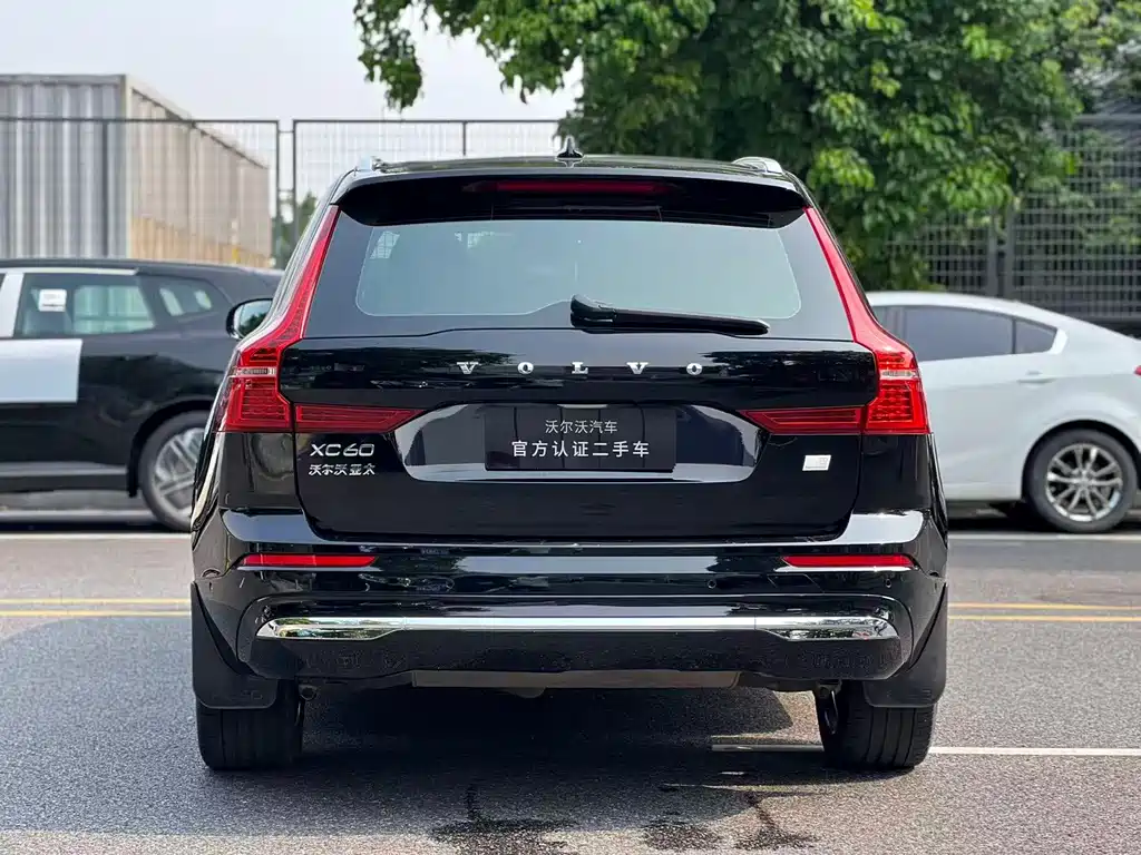Volvo XC60 PHEV — миниатюра 10
