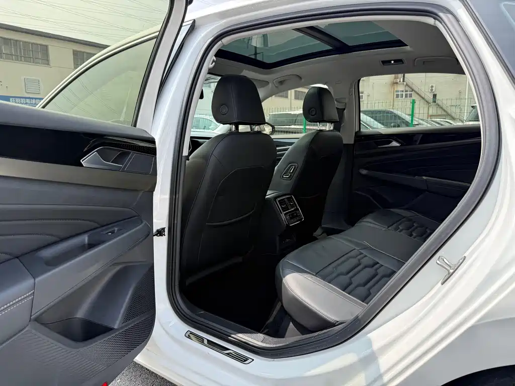 Volkswagen Passat 2020 330TSI Elite VI