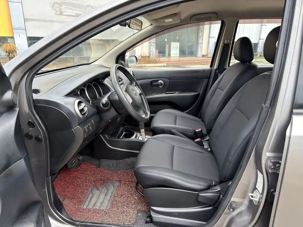 Nissan Livina — миниатюра 7
