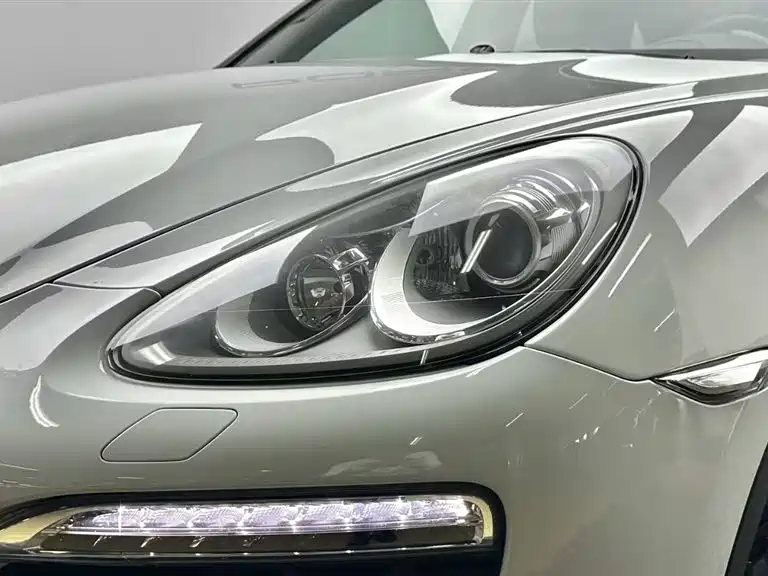 Porsche Cayenne — миниатюра 8