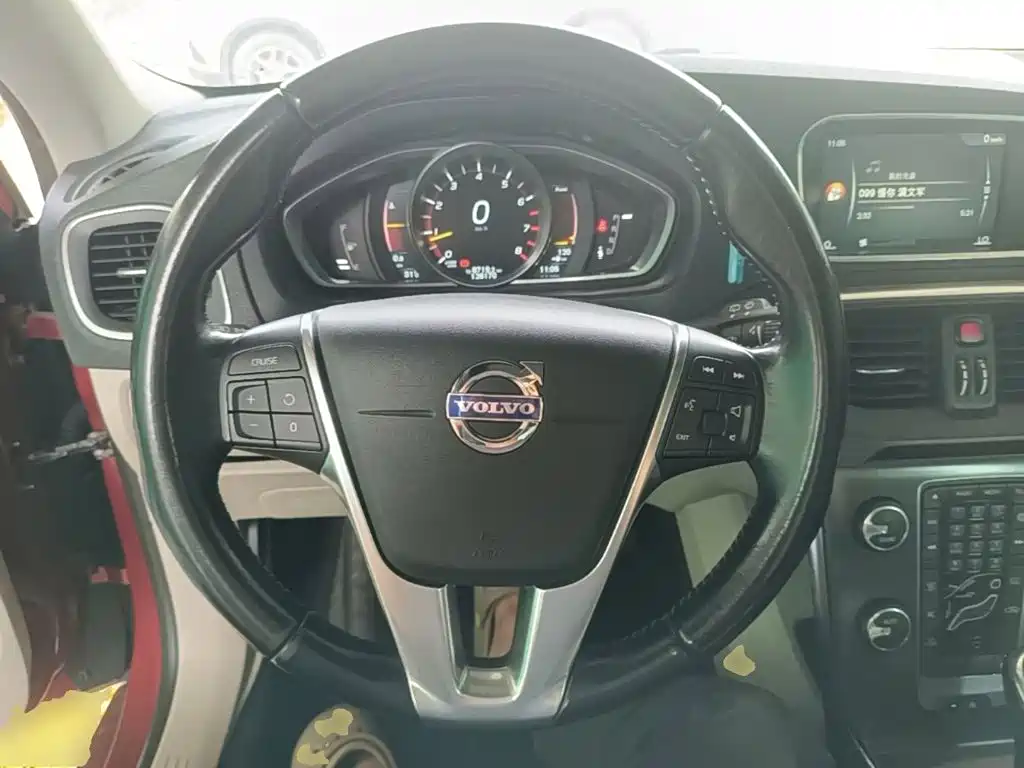 Volvo V40 — миниатюра 11