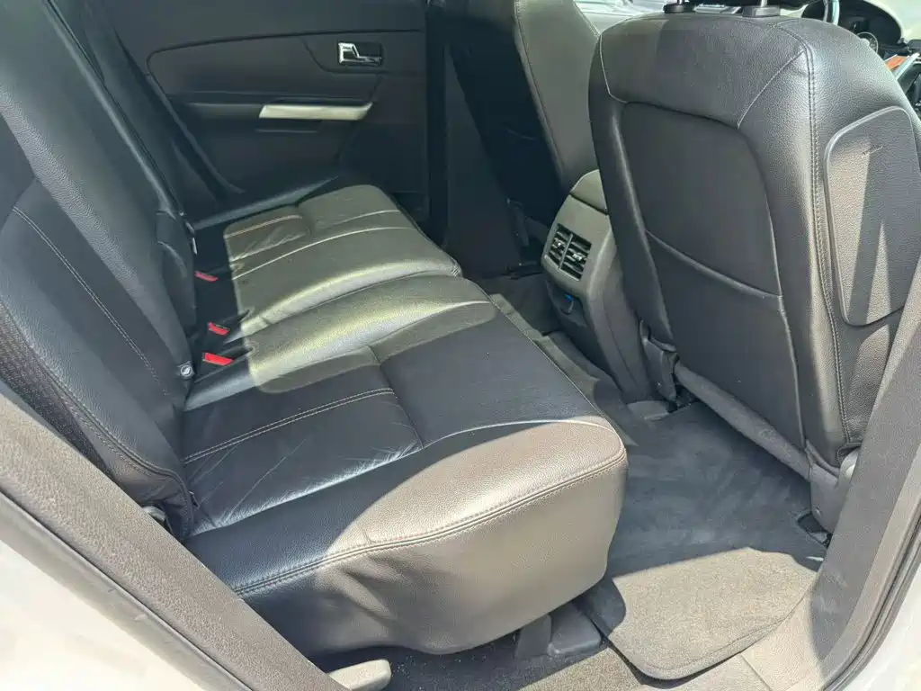 Ford Edge (Import) — миниатюра 8