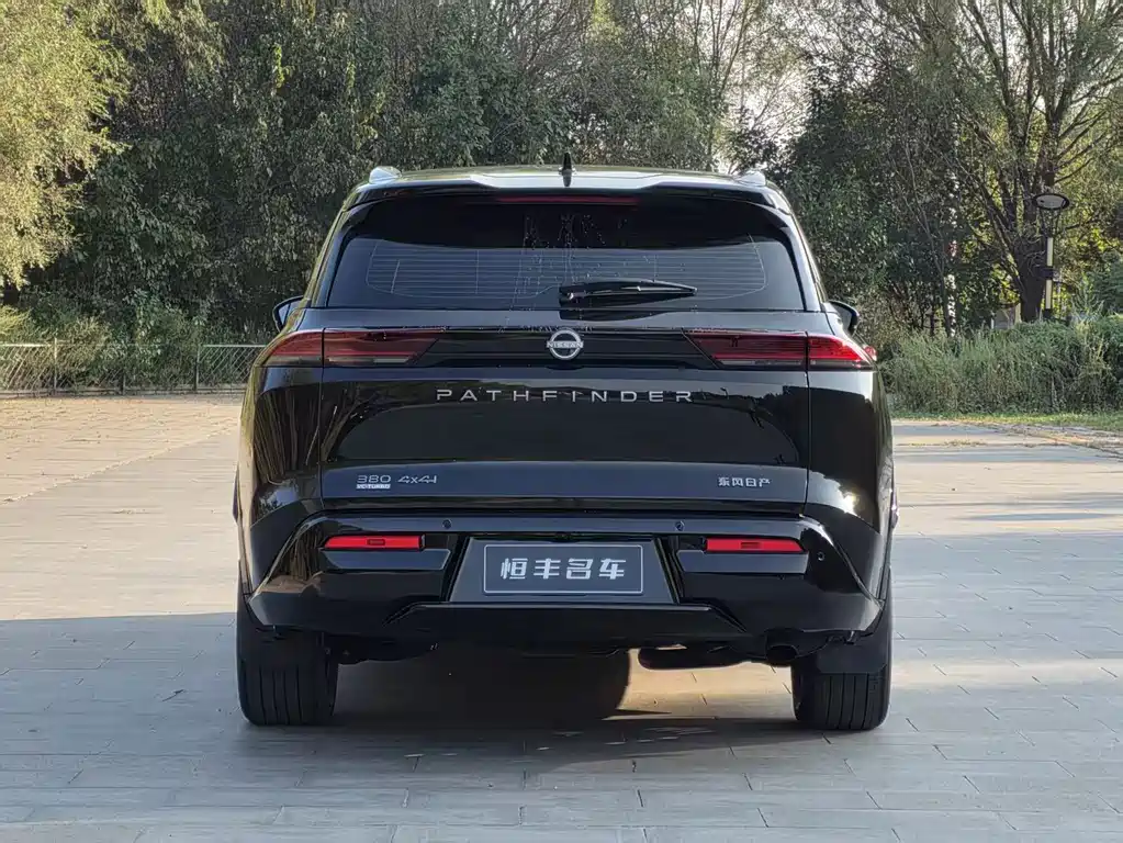 Nissan Teramont — миниатюра 4