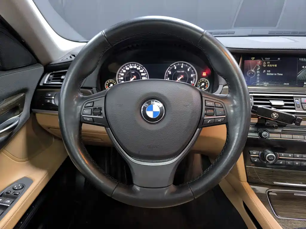 BMW 7 Series — миниатюра 7