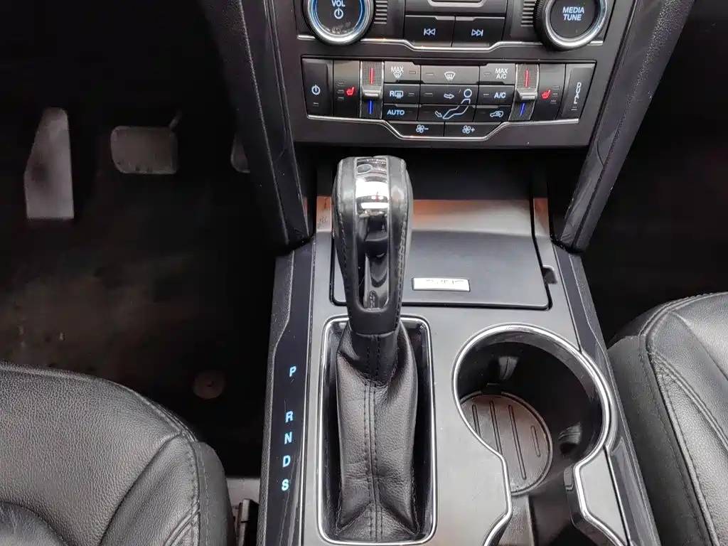 Ford Explorer (Import) — миниатюра 13