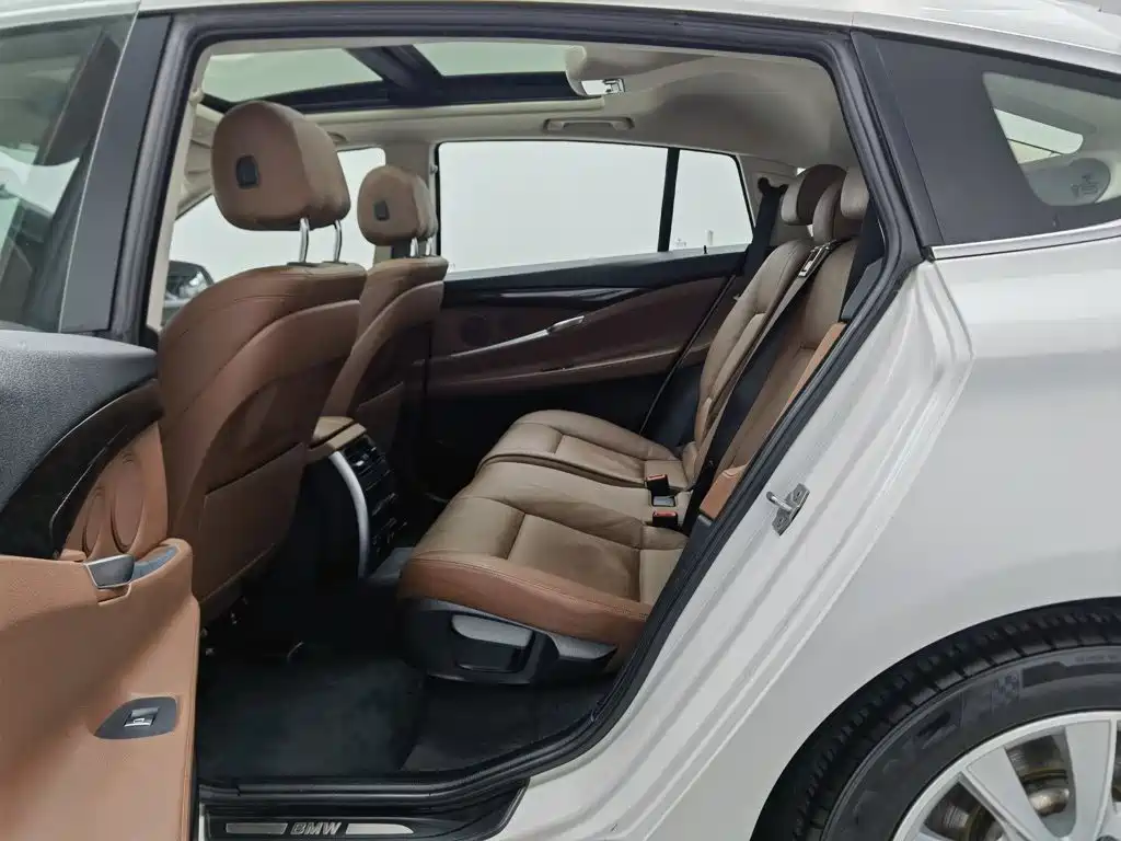 BMW 5 Series GT — миниатюра 15