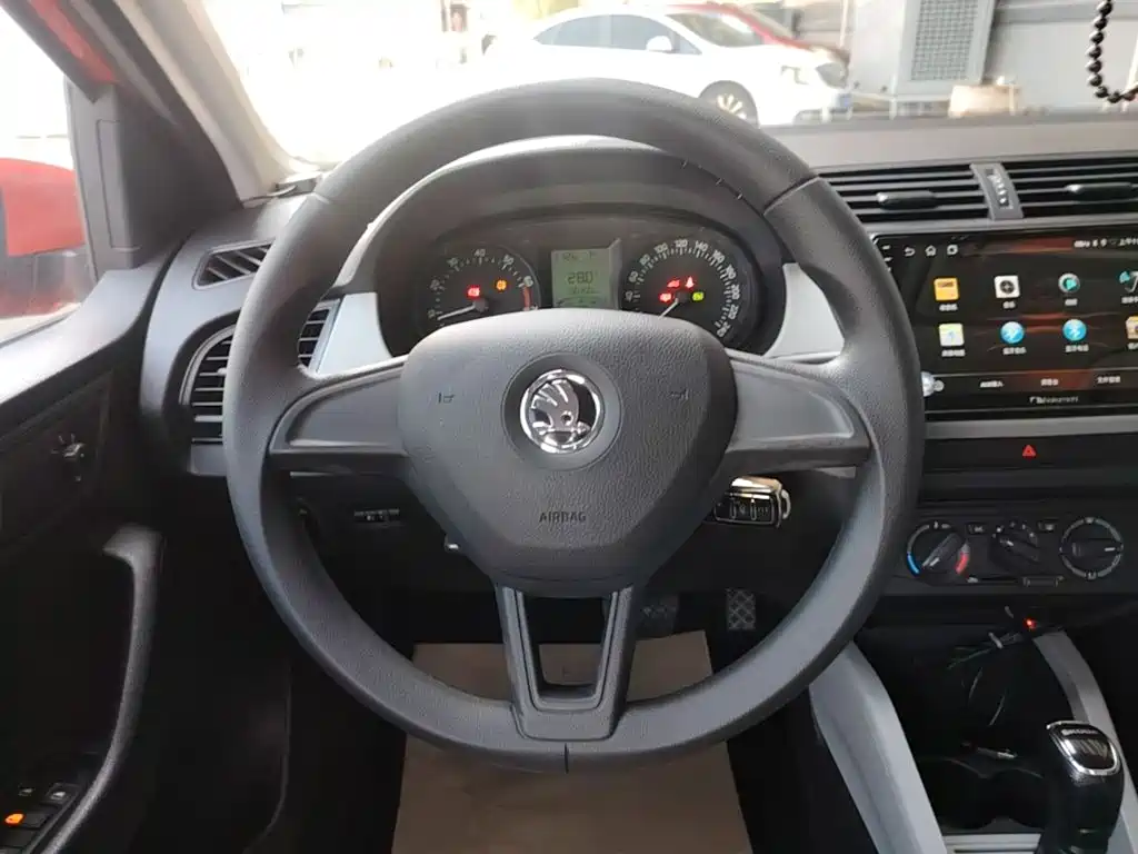 Skoda Fabia — миниатюра 11
