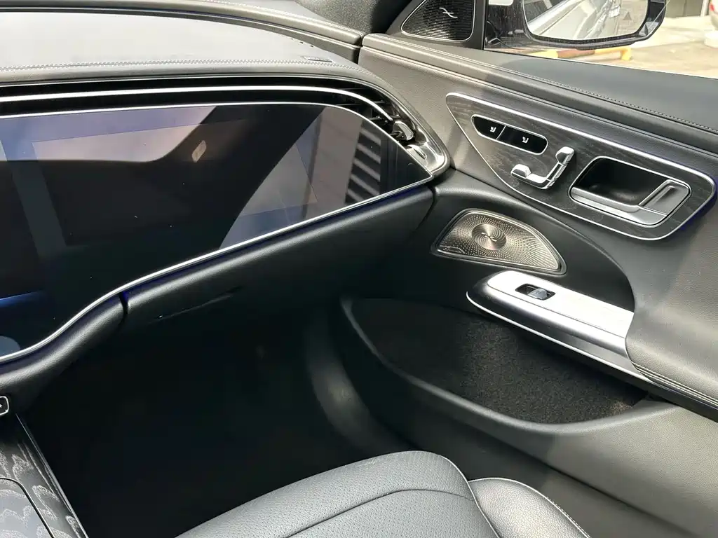 Mercedes-Benz E-Class — миниатюра 5