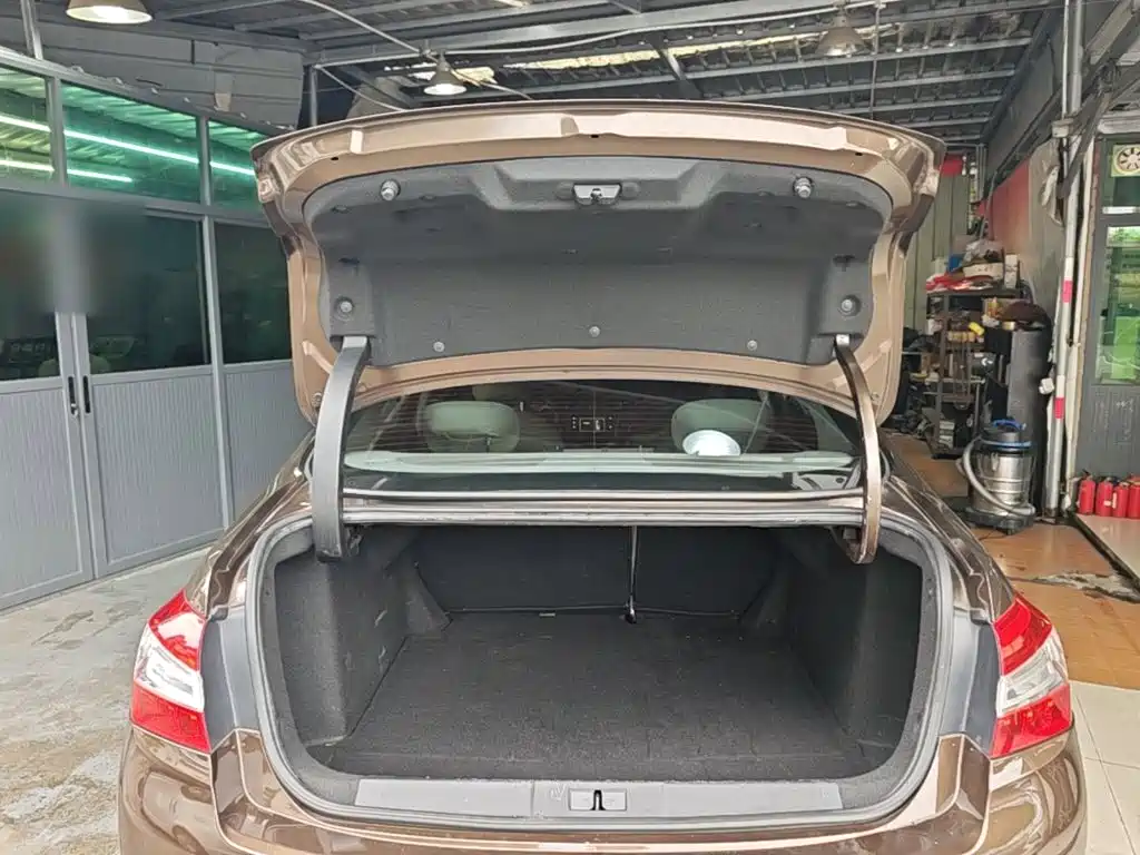 Peugeot 408 — миниатюра 19