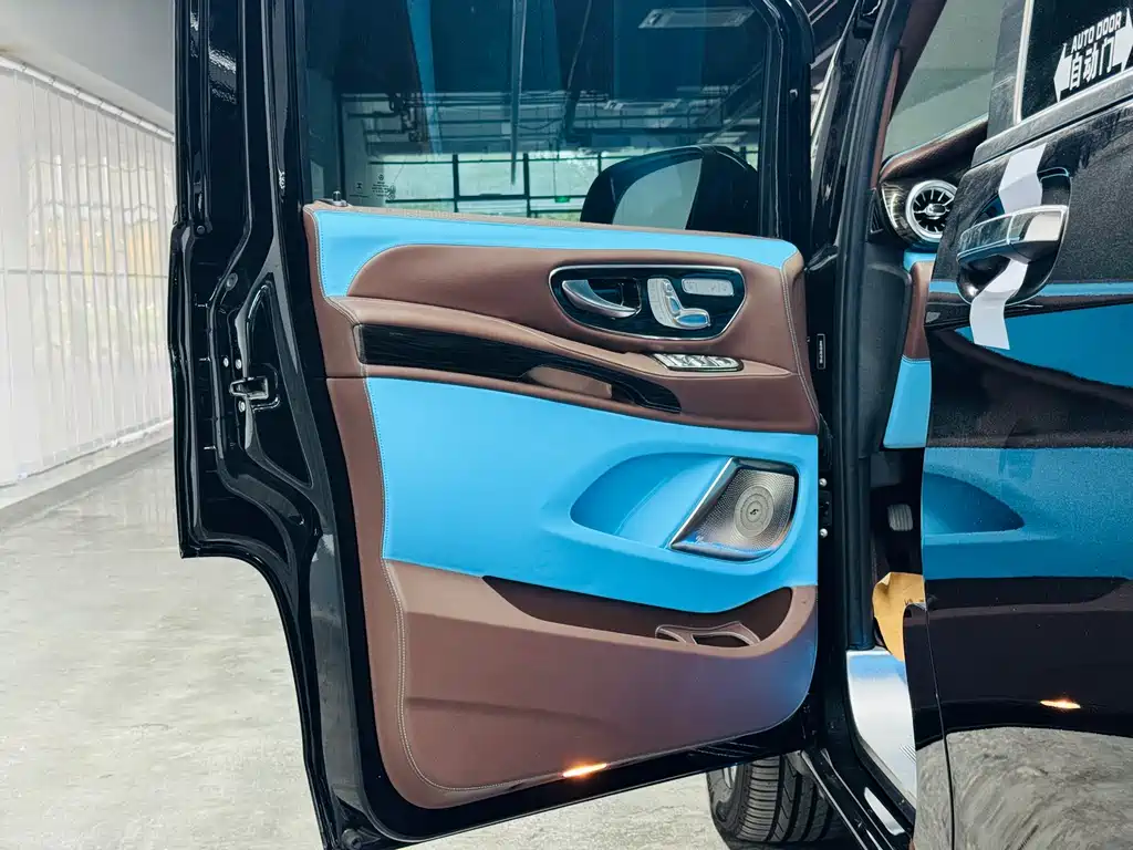 Mercedes-Benz Vito 2023 2.0T 7 мест