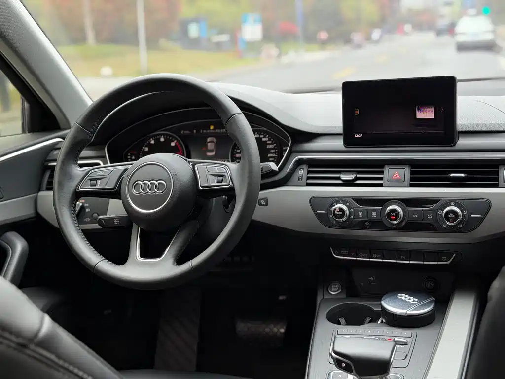 Audi A4L 2019 40 TFSI VI