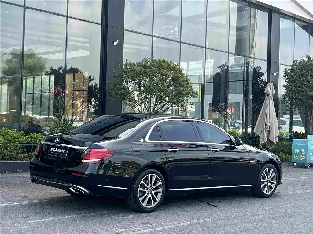 Mercedes-Benz E-Class — миниатюра 11