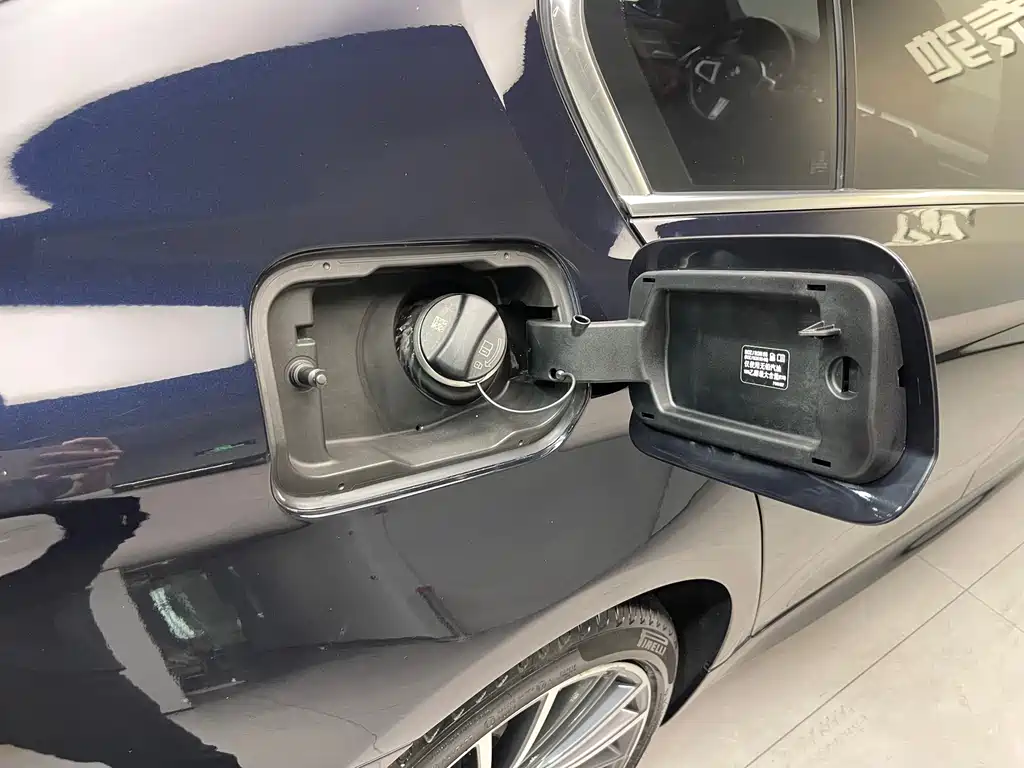 BMW 5 Series — миниатюра 10