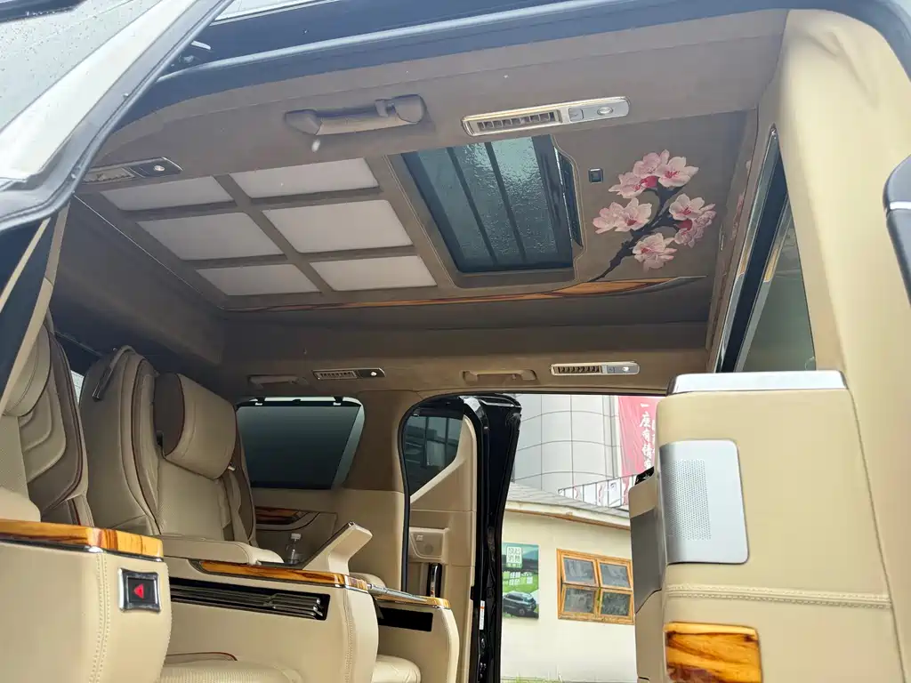 Toyota Alphard — миниатюра 14