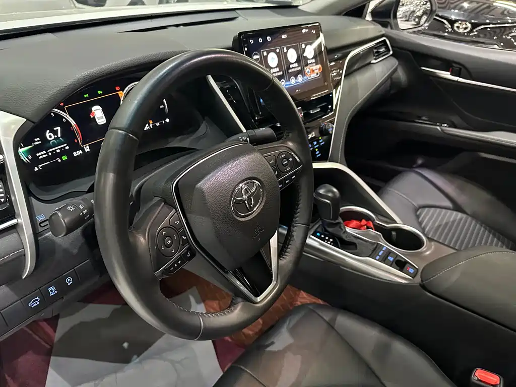 Toyota Camry — миниатюра 6
