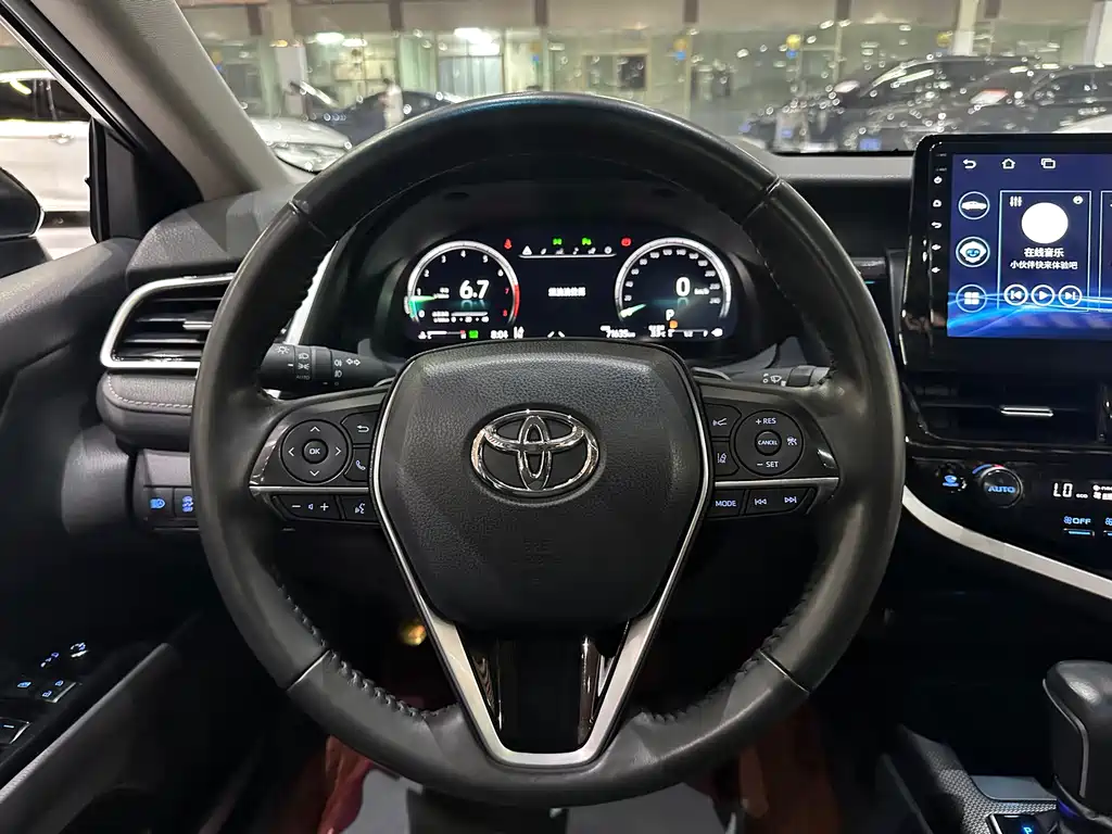 Toyota Camry — миниатюра 8