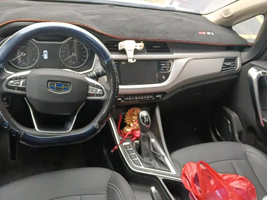 Geely Vision X3 — миниатюра 12