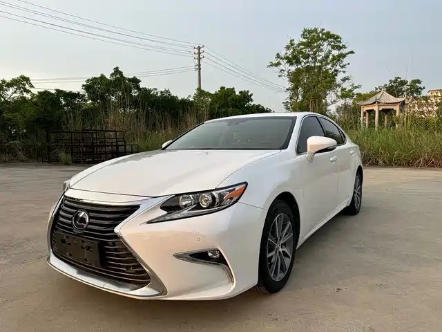 LEXUS  ES 2018