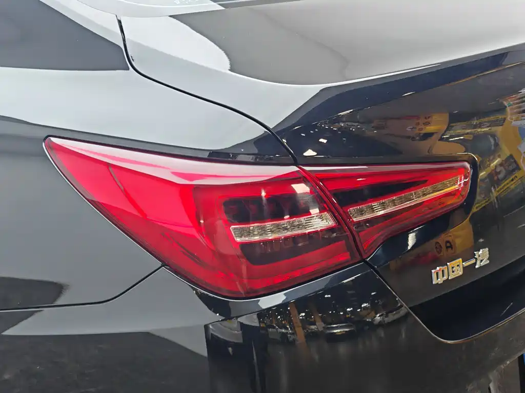Hongqi Hongqi H5 — миниатюра 7