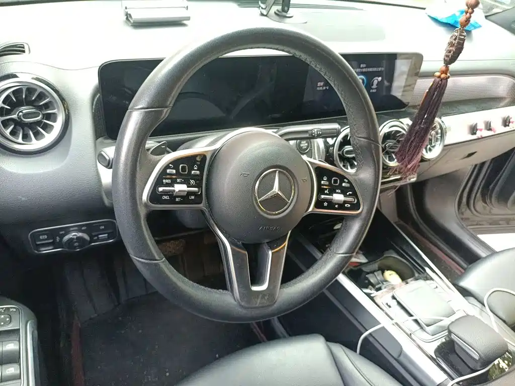 Mercedes-Benz GLB — миниатюра 11