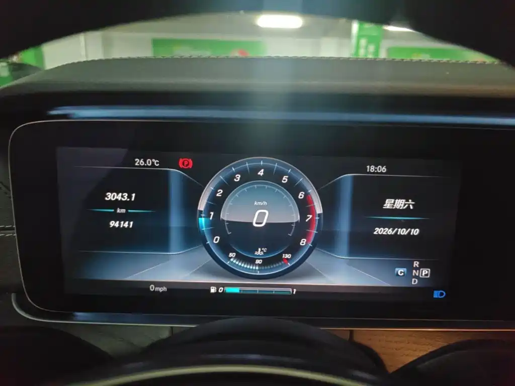 Mercedes-Benz E-Class — миниатюра 8