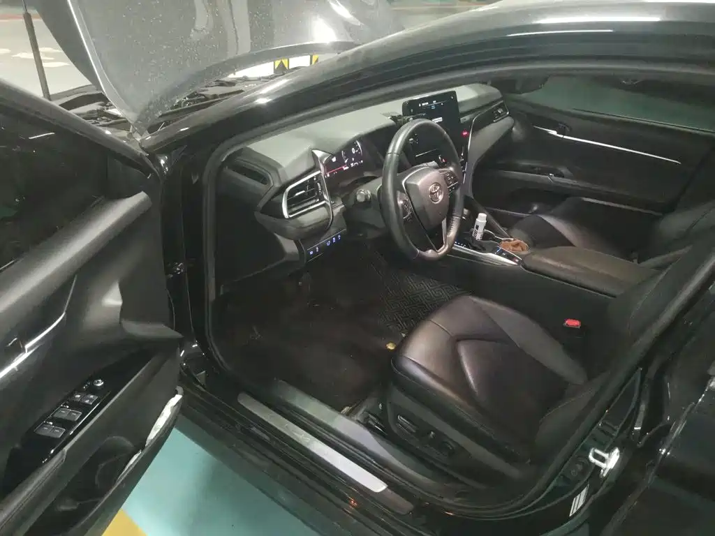 Toyota Camry — миниатюра 12