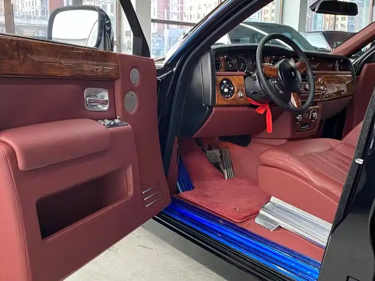 Rolls-Royce Phantom — миниатюра 9