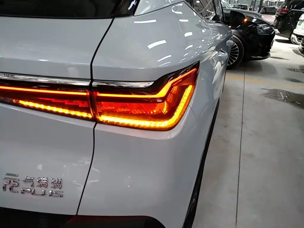 BYD Yuan Plus — миниатюра 8