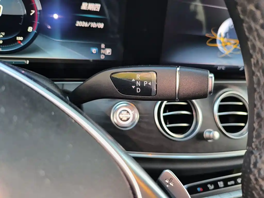 Mercedes-Benz E-Class — миниатюра 10