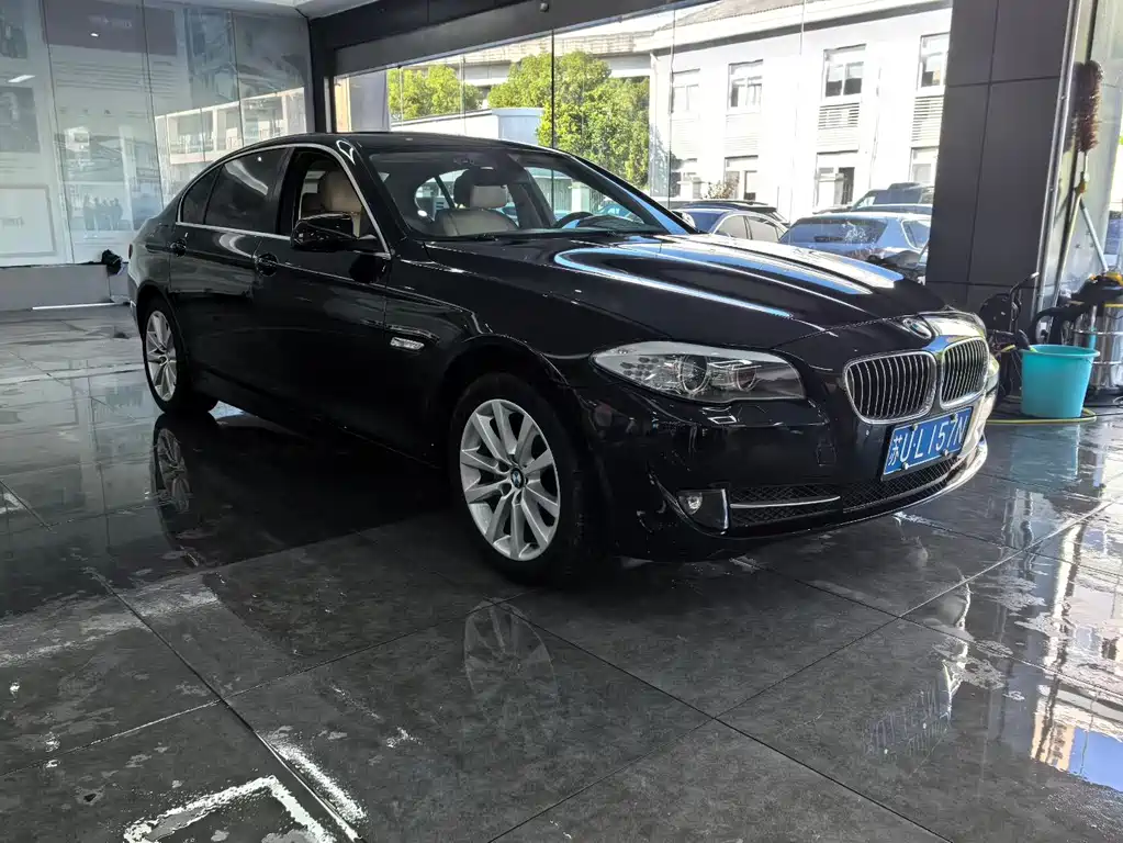 BMW 5 Series — миниатюра 3