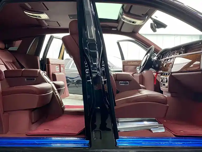 Rolls-Royce Phantom — миниатюра 7
