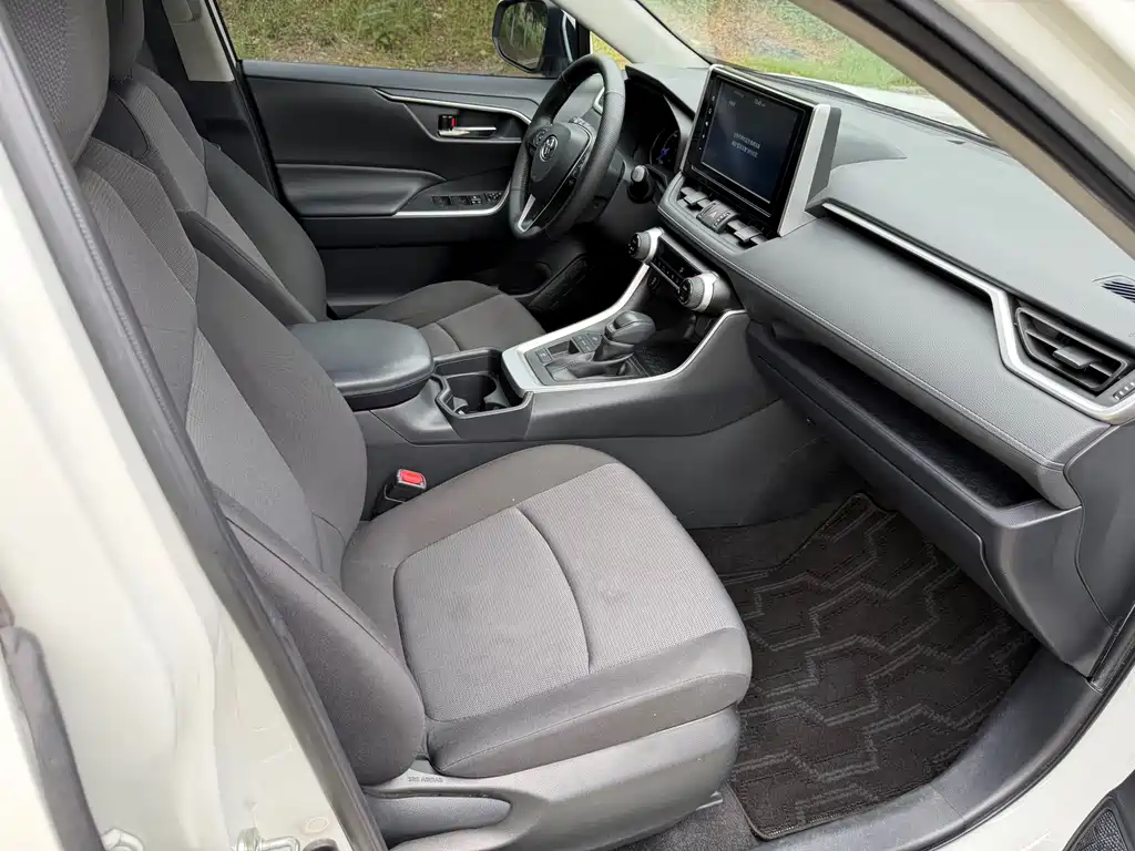 Toyota RAV4 — миниатюра 7
