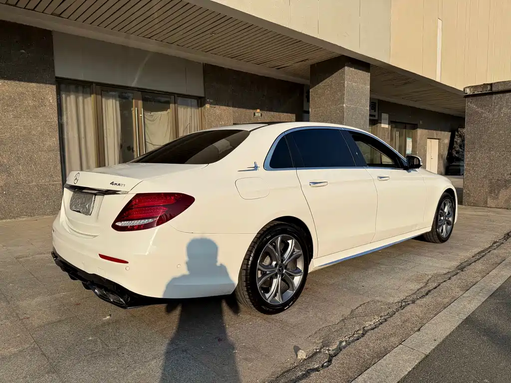 Mercedes-Benz E-Class — миниатюра 8