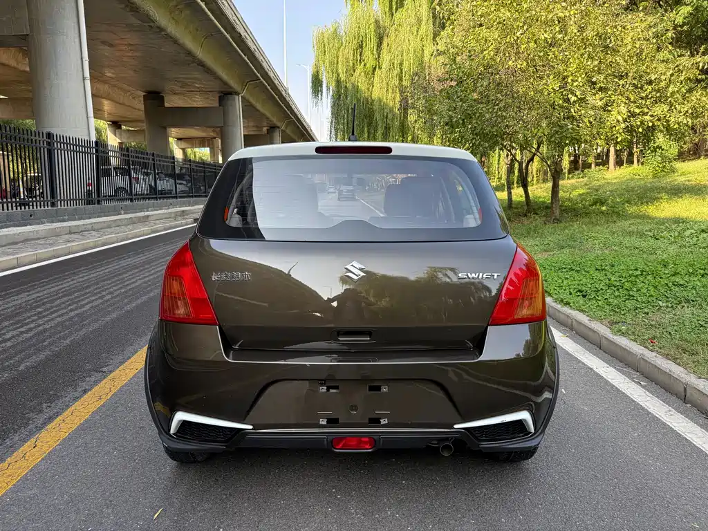 Suzuki Swift — миниатюра 6