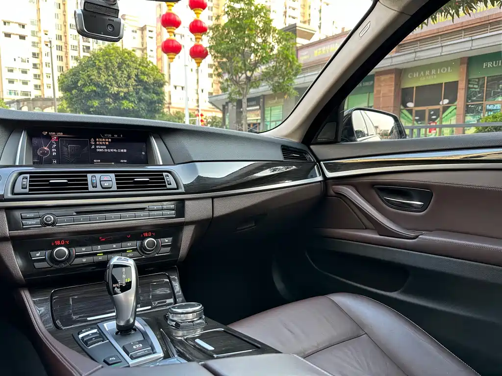 BMW 5 Series — миниатюра 25