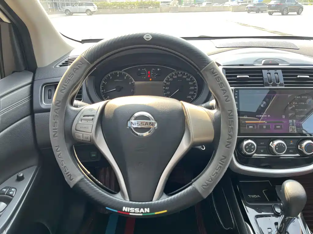 Nissan Tiida — миниатюра 10