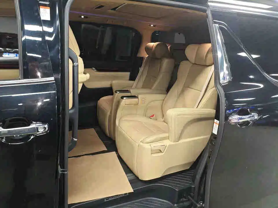Toyota Alphard — миниатюра 6
