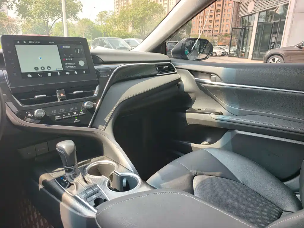 Toyota Camry — миниатюра 21