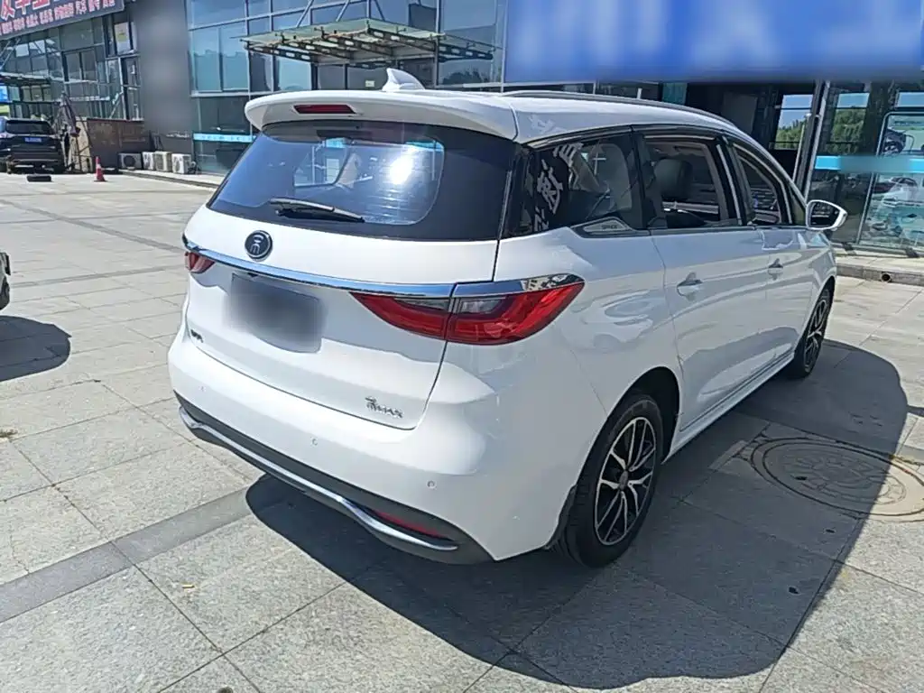 BYD MAX — миниатюра 7