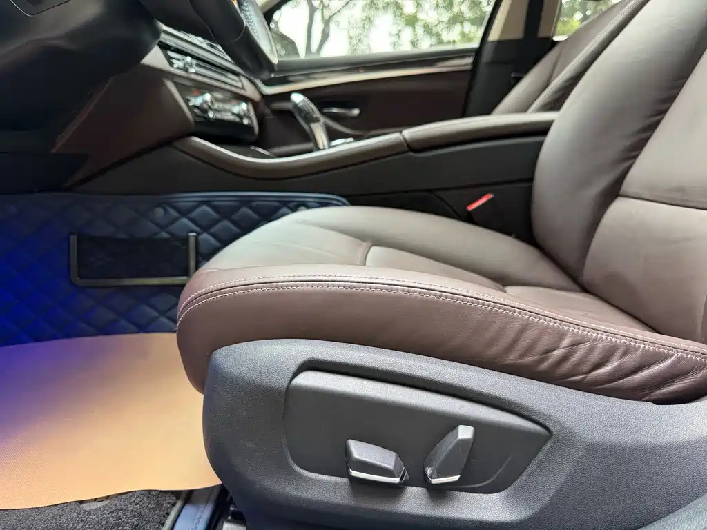 BMW 5 Series — миниатюра 23