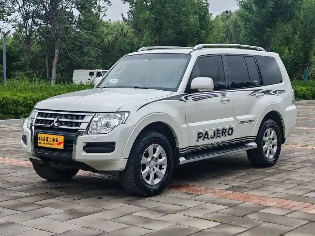 Купить Mitsubishi Pajero (Import)