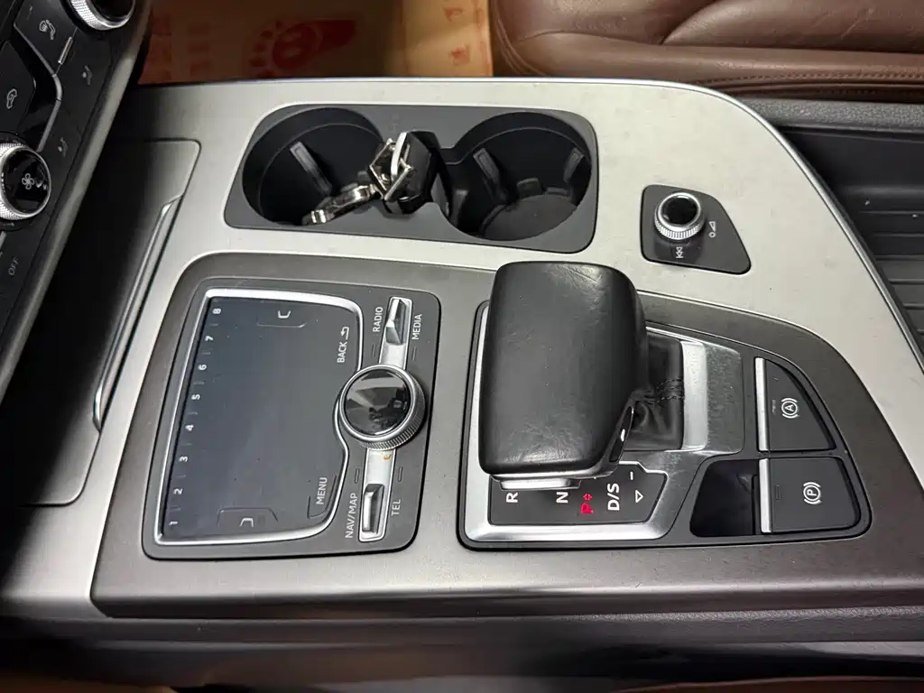 Audi Q7 — миниатюра 10