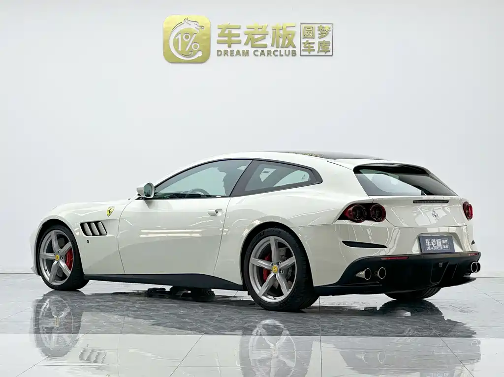 FERRARI GTC4LUSSO