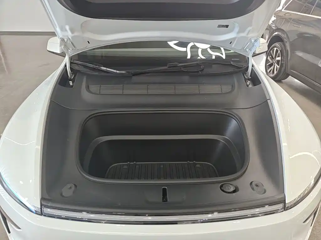 Tesla Model Y L — миниатюра 16