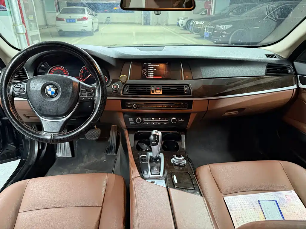 BMW 5 Series — миниатюра 7