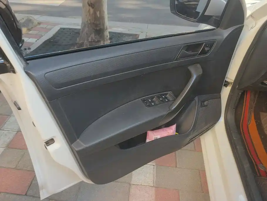 Volkswagen Santana — миниатюра 7