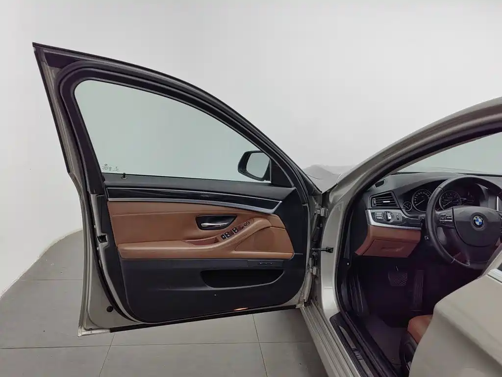 BMW 5 Series (Import) — миниатюра 8