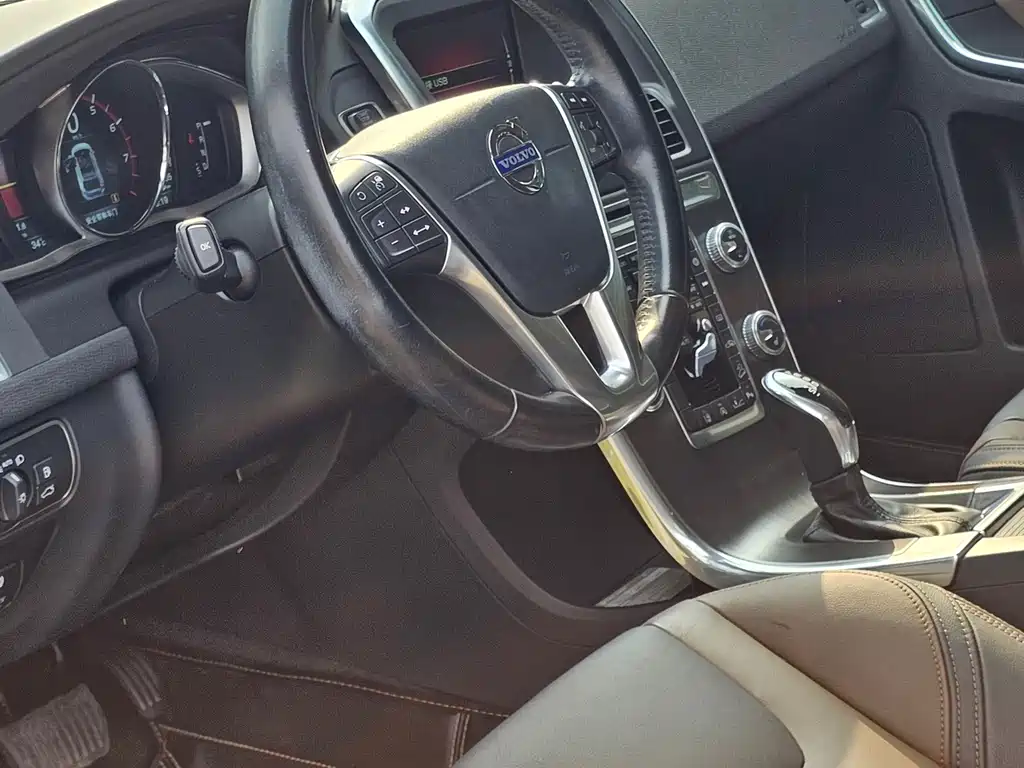 Volvo XC60 — миниатюра 5