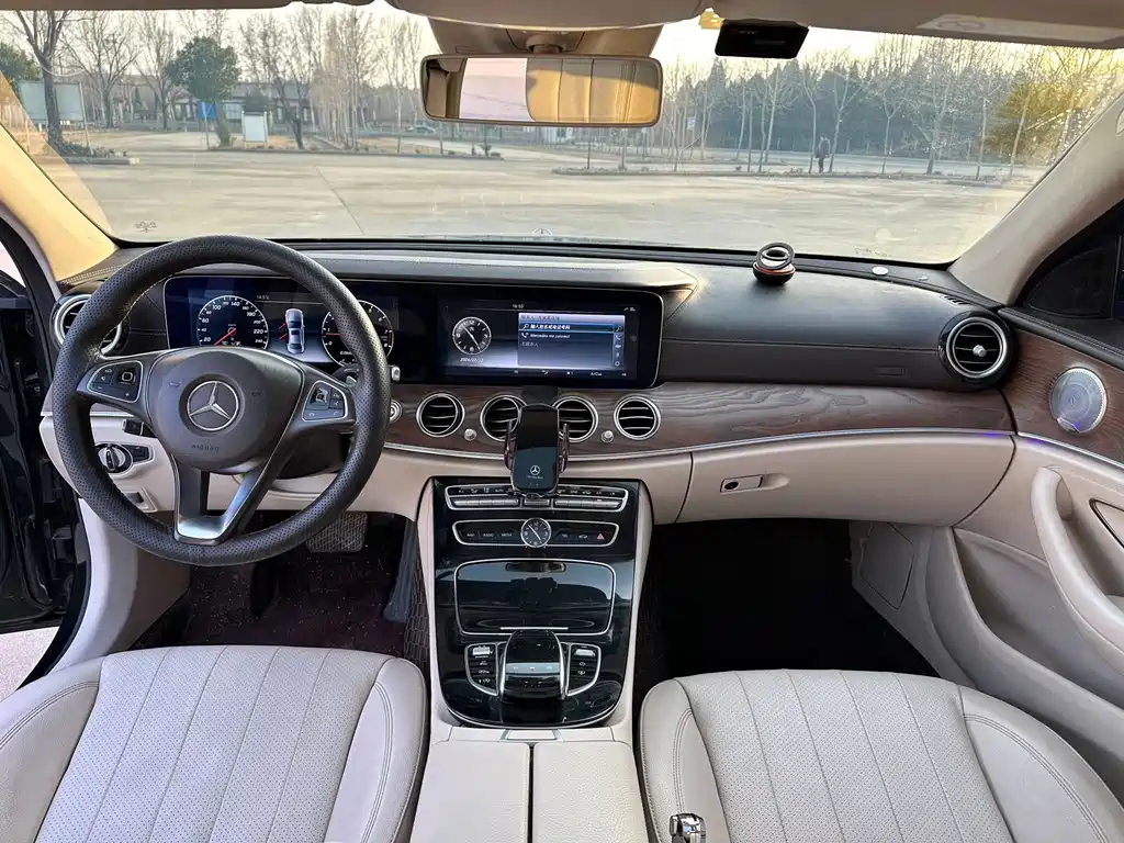 MERCEDES-BENZ E CLASS
