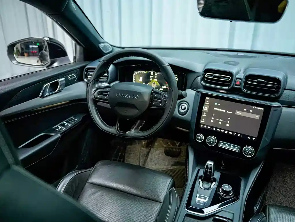 Lynk & Co 03 — миниатюра 5
